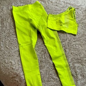 Fabletics athletic set! Hidden pocket, great for biking!